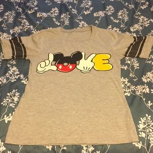 Juniors M (7/9) Disney “LOVE” T-shirt